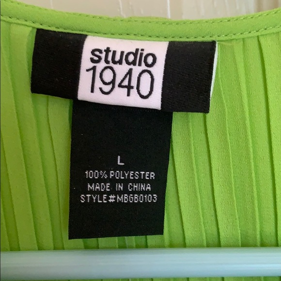 Lime green top - Picture 3 of 3